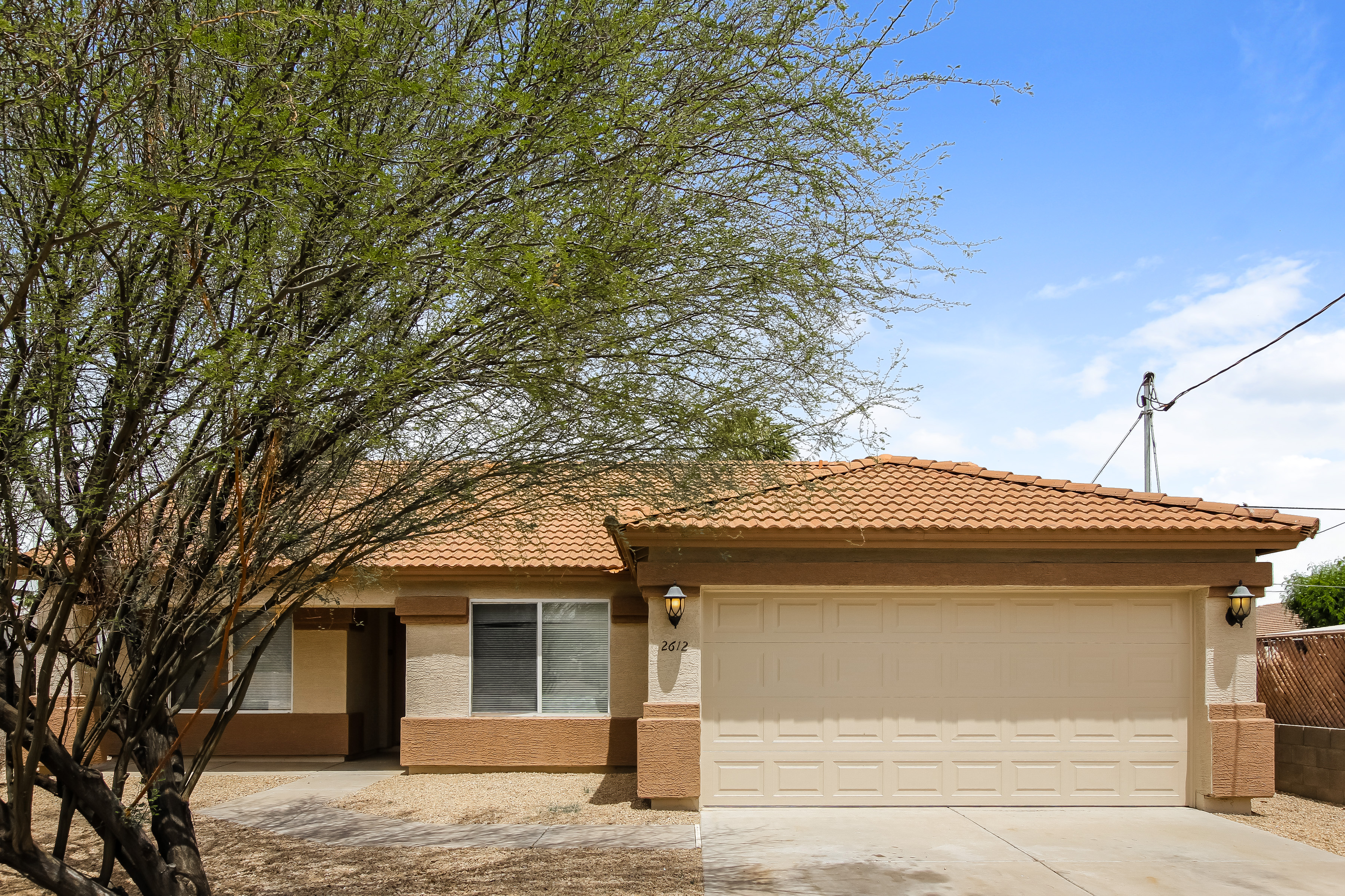 2612 E Paradise Ln Phoenix, AZ 85032